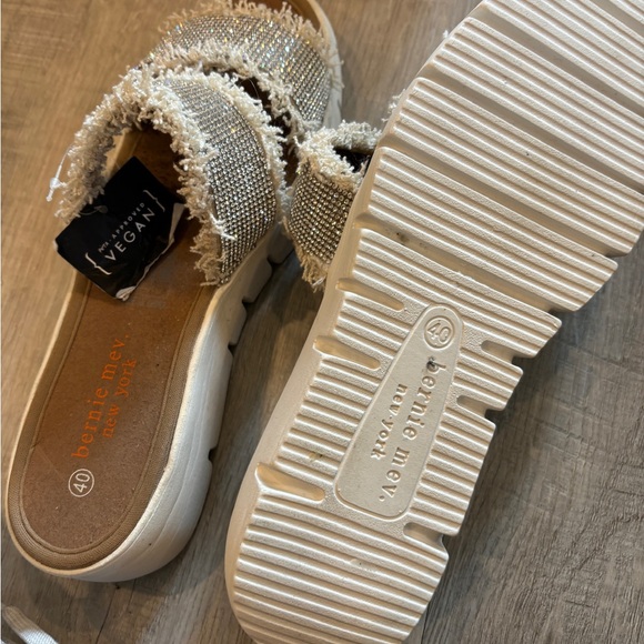 Bernie Mev - Picture 3 of 3